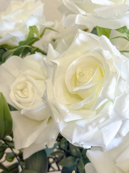 [IN STOCK] Classic Laurel Bouquet